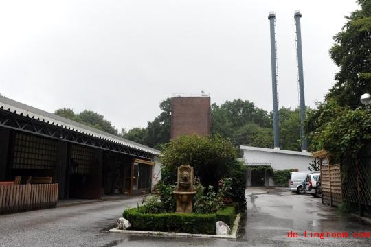 
Das Krematorium am Hauptfriedhof Öjendorf: Hier sollen acht Einäscherer in 275 Fällen Zahngold gestohlen haben
