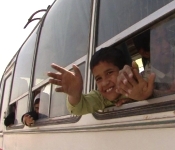 لاجئون أفغان عائدون إلى الوطن