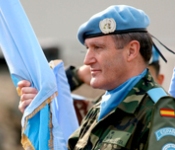 الميجر جنرال البرتو أسارتا كويفاس قائد قوة الأمم المتحدة المؤقتة في لبنان