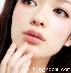 日本模特森绘梨佳教您打造自然珊瑚色唇妆