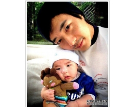 韩星权相佑儿子照片曝光 父子俩一个模子(图)