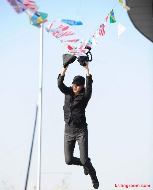 大韩民国绑彩旗都用钢丝的有没有！！