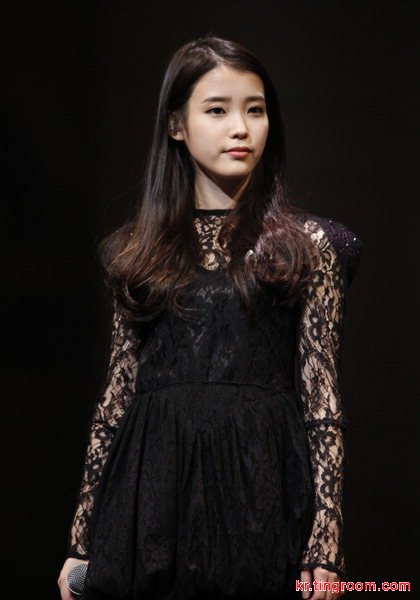 女歌手IU今年3月将参加日本最大音乐服装秀