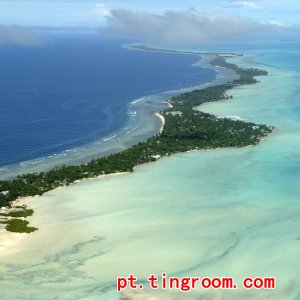 Atol Tarawa, em Kiribati, em foto de março de 2004; elevação do nível do mar é preocupação